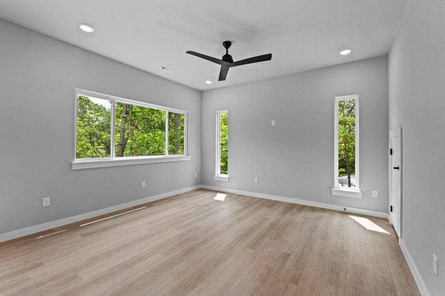 Building Photo - 2 Brightling Ln