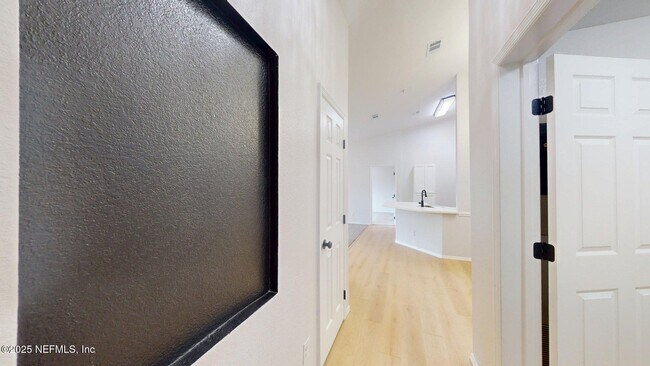 Building Photo - 13810 Sutton Park Dr N