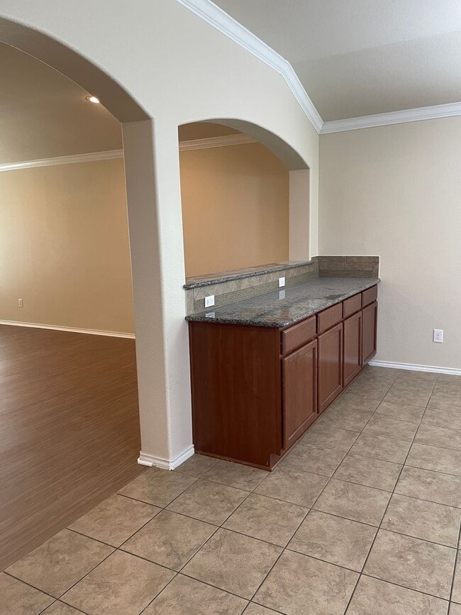 Building Photo - Application Received! 3 bed, 2 bath with B...