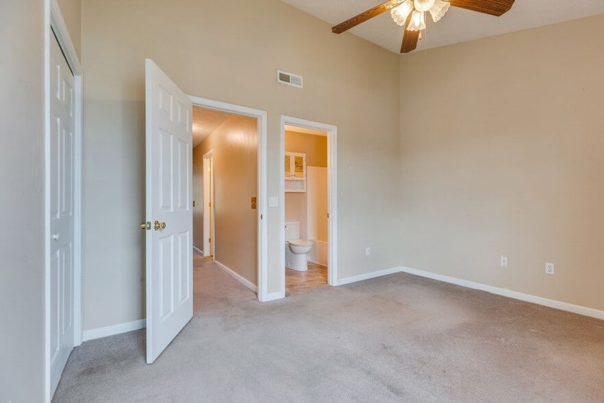 Building Photo - 659 Beaverview Dr