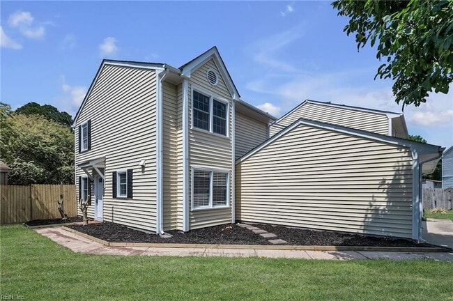 Building Photo - 10 Warwick Cir