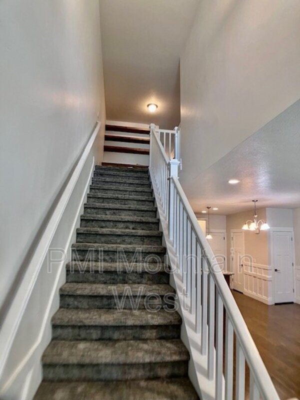 Building Photo - 269 E Ellen Ln