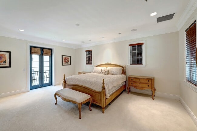 Building Photo - 1510 Ocean Dr