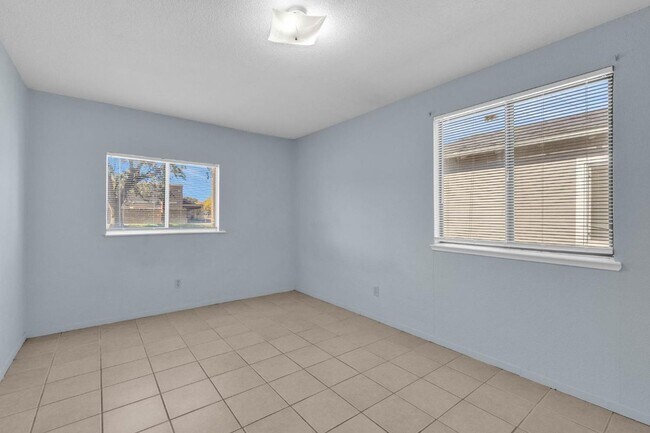 Building Photo - 5 bedrooms. Remodeled.Get ½ Off Your First Month’s Rent! Sign a lease and move in within 30 days—...