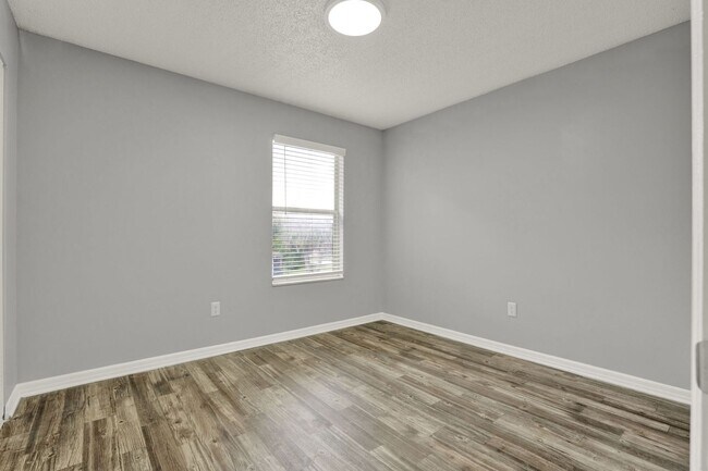 Building Photo - ***Cute 2 Bedroom 1.5 Bath in Orange City