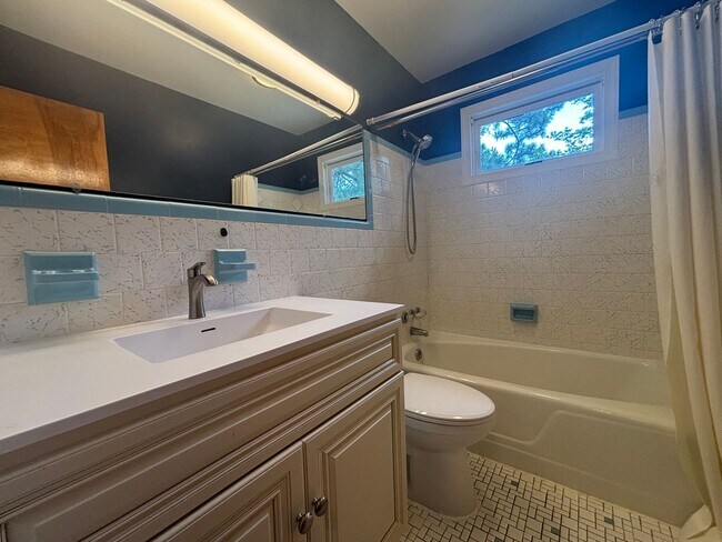 Building Photo - 4bd/2.5ba Home in Hampton
