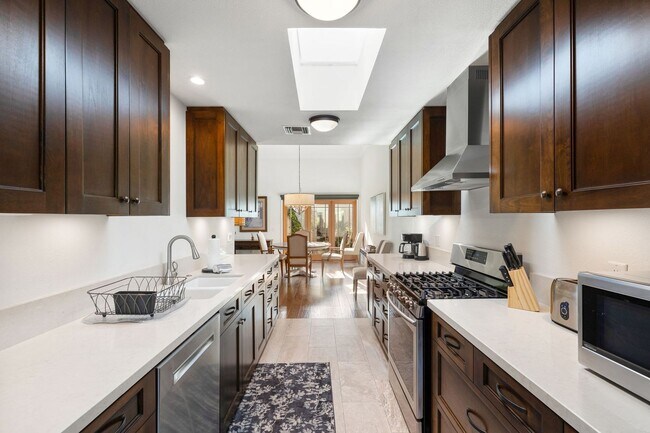 Building Photo - Luxury Golf Course Retreat in Indian Wells