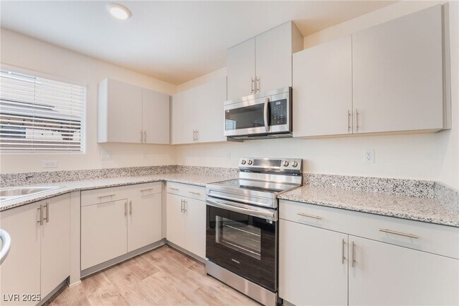 Building Photo - 5672 Sapphire Shine Ave