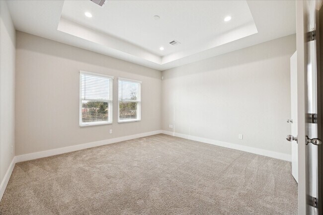 Building Photo - 8662 Easthaven Blvd