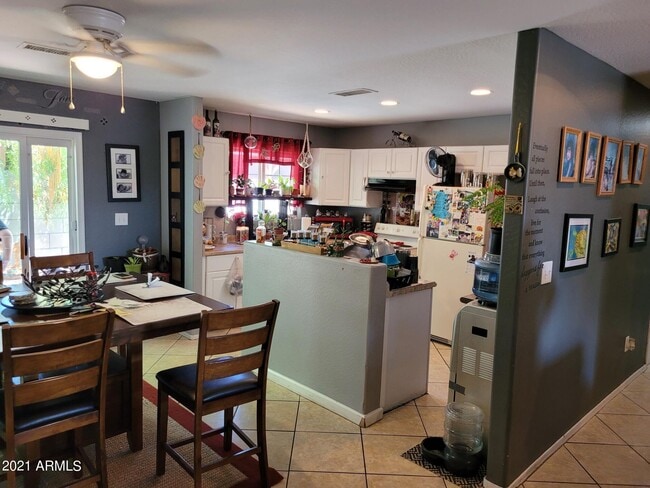 Building Photo - 2702 E Juniper Ave