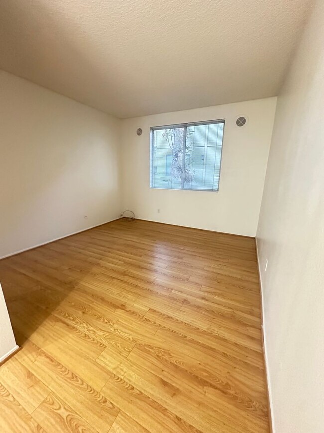 Building Photo - Gated West Lancaster Condo close to A V Co...