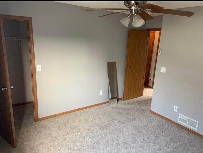 Building Photo - 1732 Ridgebury Dr