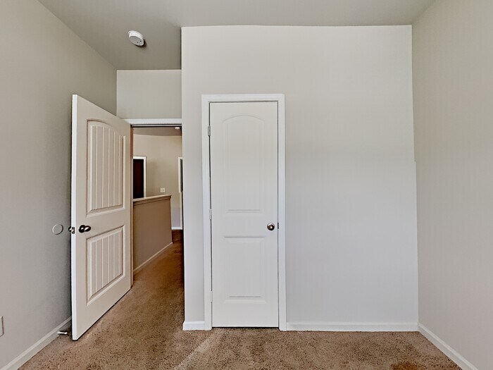 Building Photo - 385 Yasmine Cove