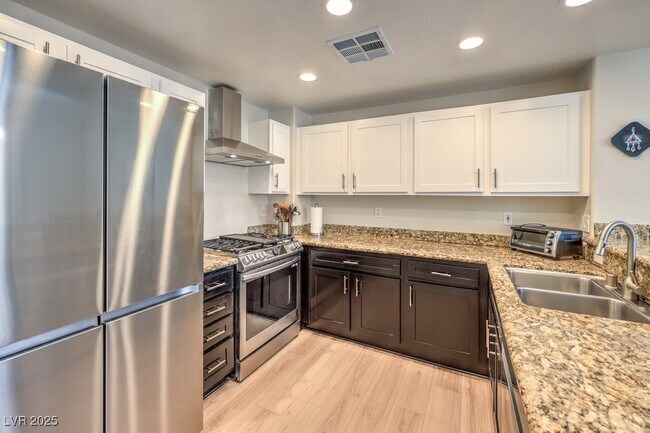 Building Photo - 820 Titan Peak Pl