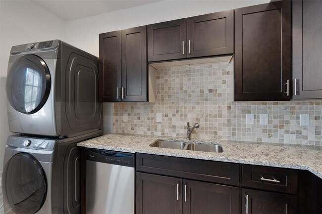 Building Photo - 6211 Manor Rd