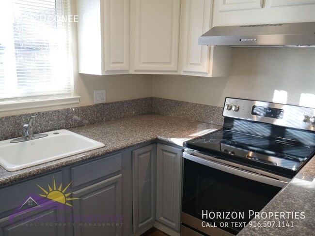 Building Photo - 2 Bed 1 Bath 827 Sq. Ft. Citrus Heights Du...