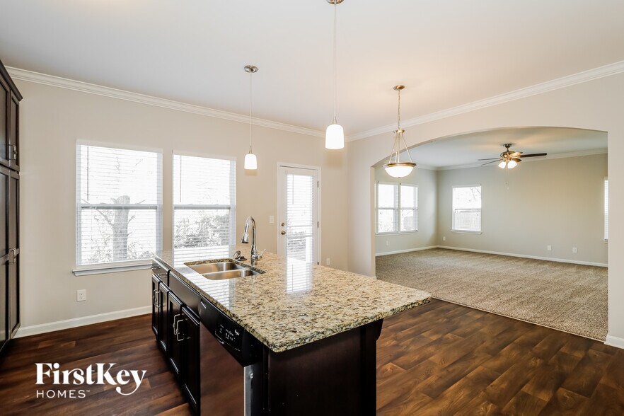 Building Photo - 2080 Lake Vista Drive