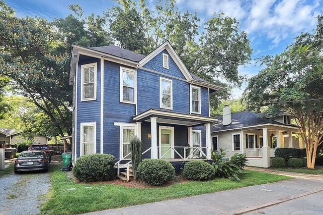 Building Photo - Charming 2nd Floor 2BD/1BA Unit on Pecan Ave!