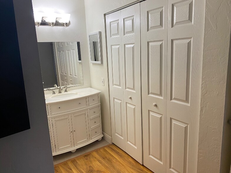 Building Photo - 8071 Country Rd