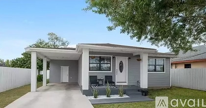 Building Photo - 2993 Alameda Dr