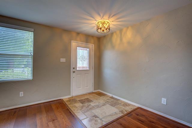 Building Photo - 16609 Woodside Dr