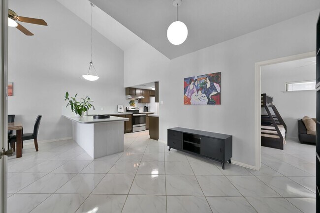 Building Photo - Fully Furnished 2 bedroom Lakefront with 1...
