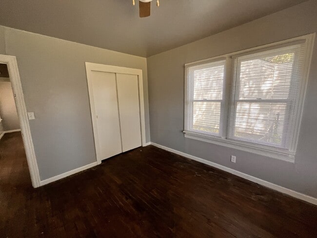 Building Photo - Move-In Ready 2B/1B in SW OKC