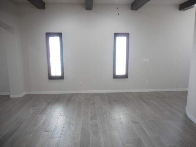 Building Photo - 213 Epsom Dr