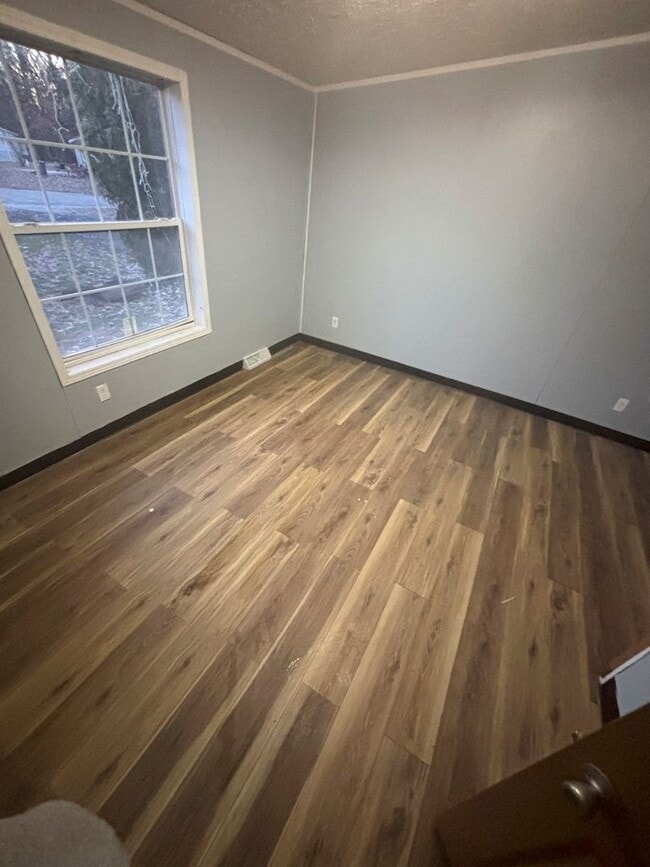 Building Photo - The perfect 3 bedroom 2 bathroom Home