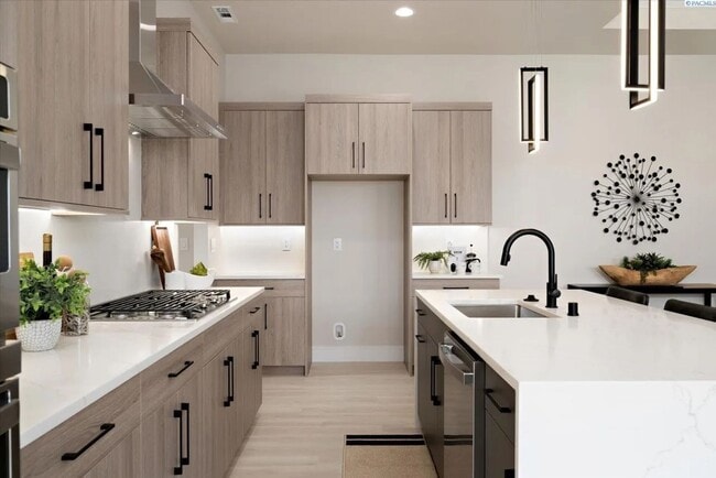 Building Photo - Modern 4-Bedroom Home in Desirable Richland