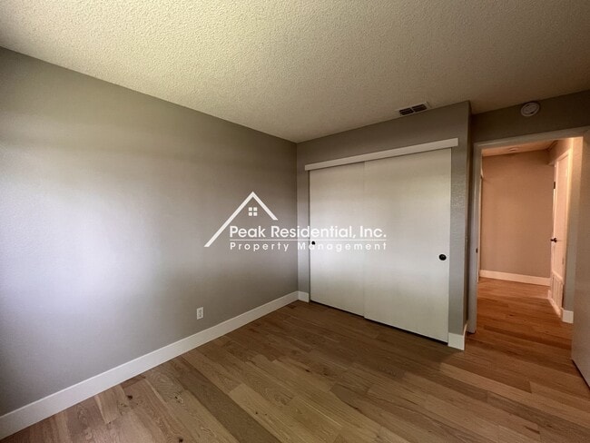 Building Photo - Nice Sacramento 2bd/1ba Halfplex!