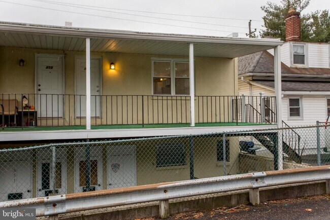 Building Photo - 857 Street Rd