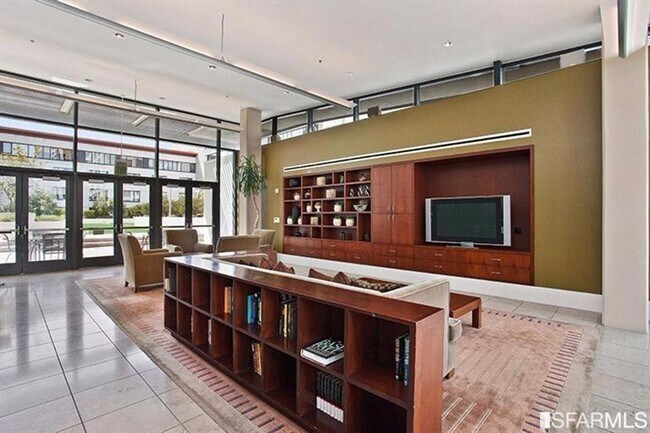 Building Photo - 2 BD 1.5BA Condo with Views! Location! Pen...