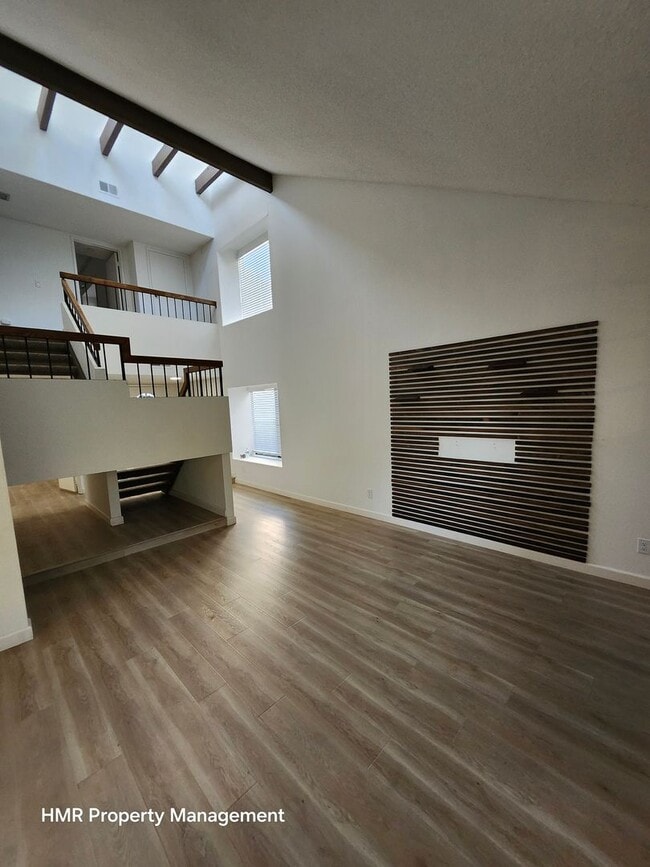 Building Photo - Beautiful 3-Bed, 3-Bath Condo in Prime Cla...