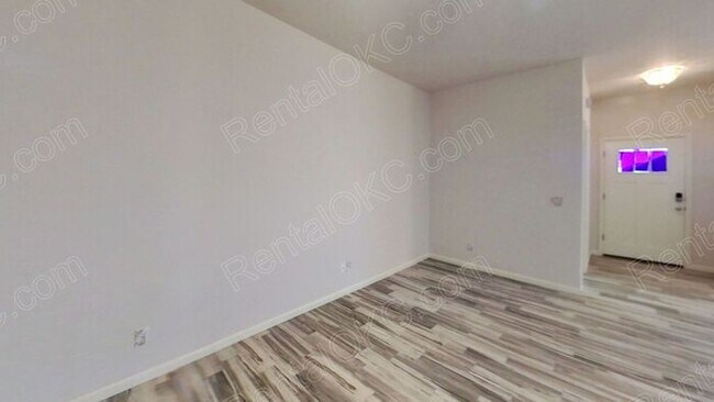 Building Photo - Great 3 bed 2 Bath on the West side.