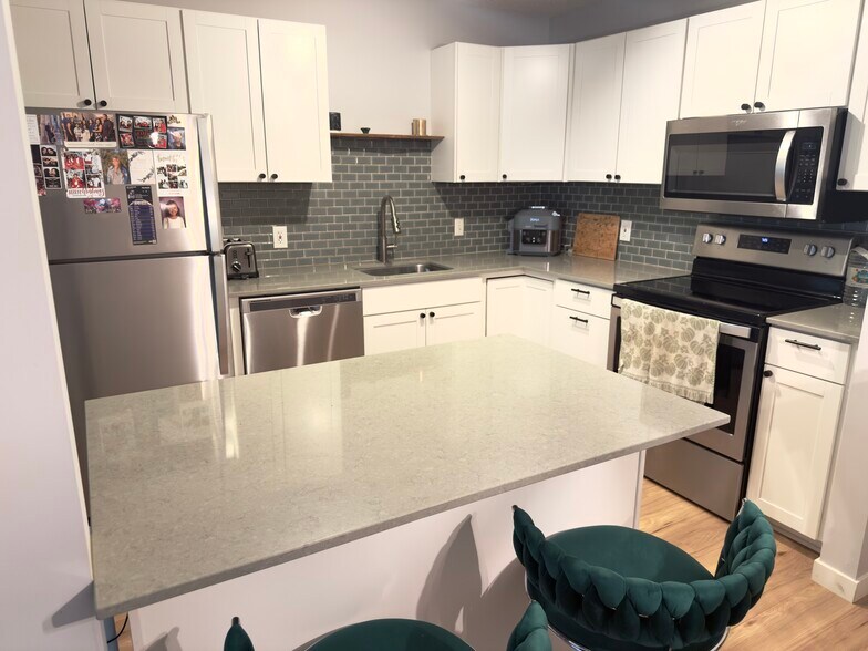 Building Photo - 5627 Green Circle Dr