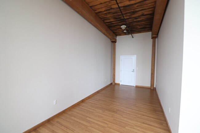 Building Photo - 35 Riverwalk Way
