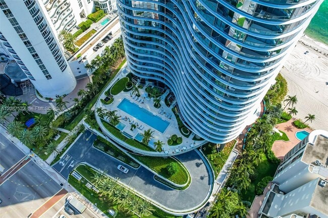 Building Photo - 15701 Collins Ave