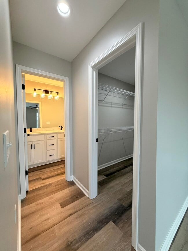 Building Photo - 7020 Caravan Dr