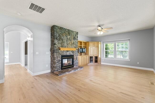 Building Photo - 15081 Widgeon Ave