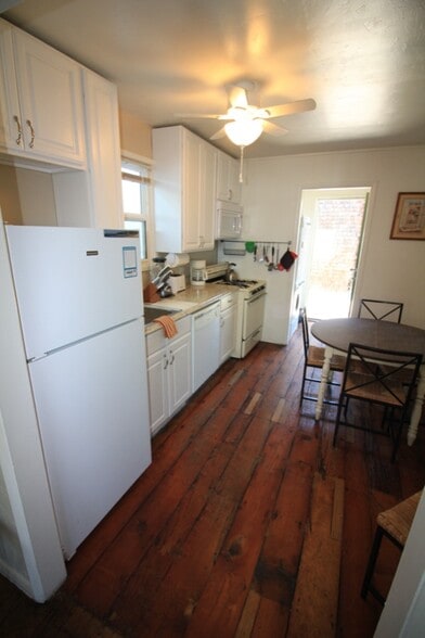 Building Photo - 728 Venice Ct