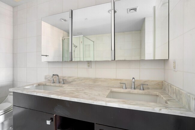 Building Photo - 34 Cambridge Wy