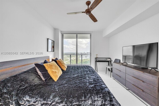 Building Photo - 16385 Biscayne Blvd