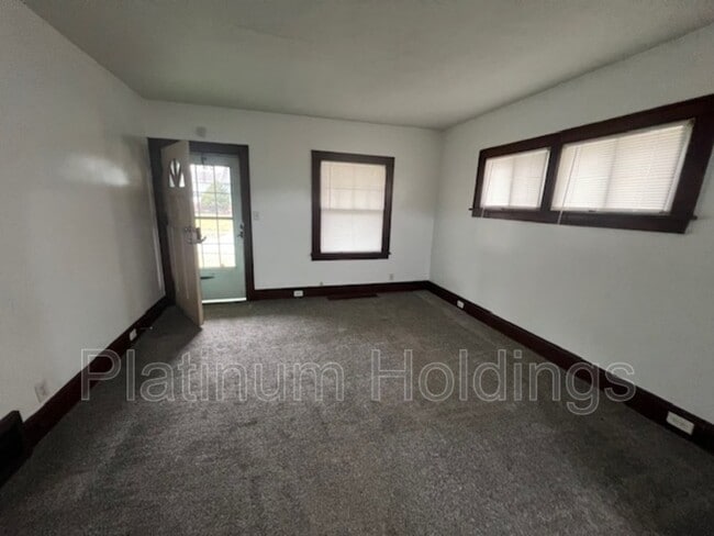 Building Photo - 4898 E 95th St