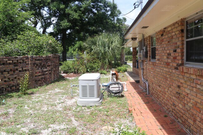 Building Photo - 21 Highpoint Dr