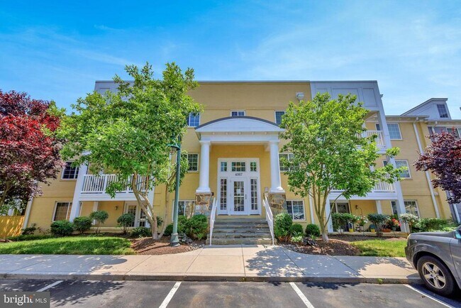 Building Photo - 4067 S Four Mile Run Dr