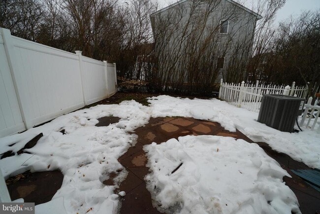 Building Photo - 915 Arch St