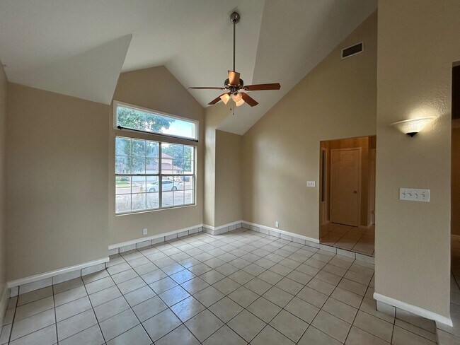 Building Photo - 8623 Oakridge Loop