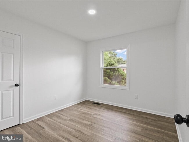 Building Photo - 804 W Nettle Tree Rd