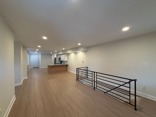 Building Photo - 1402 S 54th St